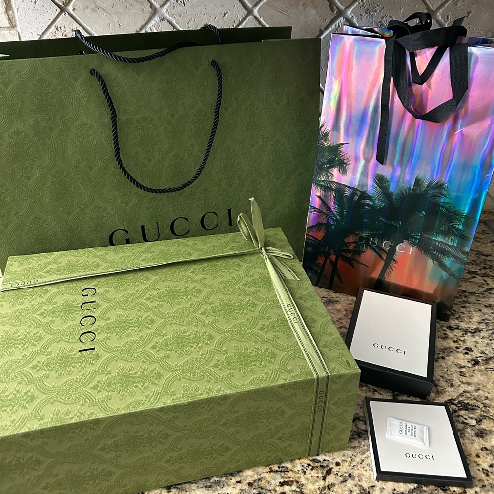 Gucci shopping bags, gift boxes & 2 ribbons.